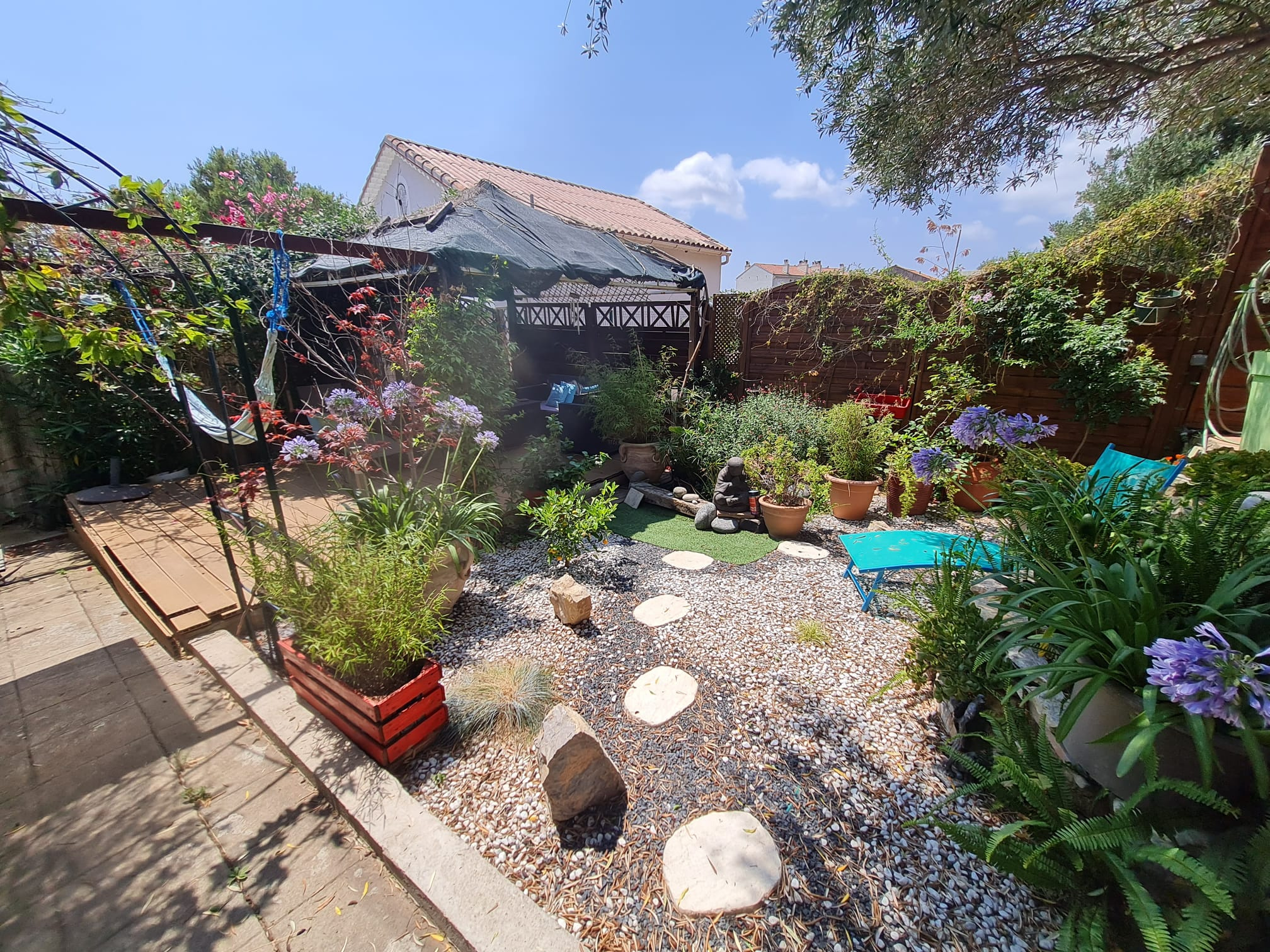 Maison de ville avec jardin et terrasses