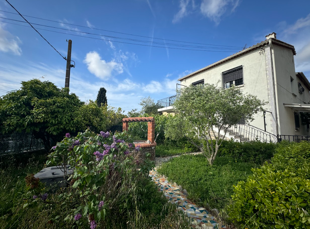 Grande maison de 240m2 avec deux appartements indépendants à